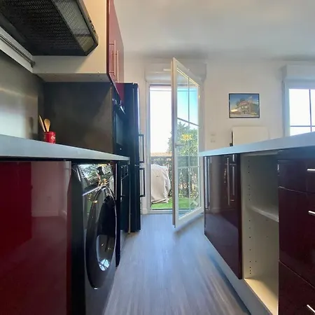 Appartement Le 24 Février - Lumineux Avec Balcon Et Parking Gratuit *